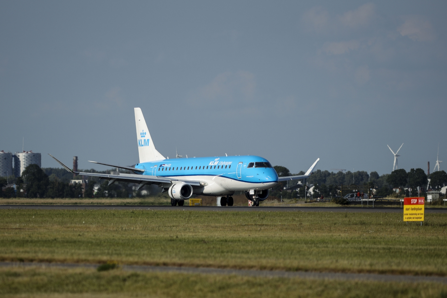 Preview Royal Dutch Airlines KLM PH-EXI Embraer E175STD (3) Flugzeuge Schiphol.jpg
